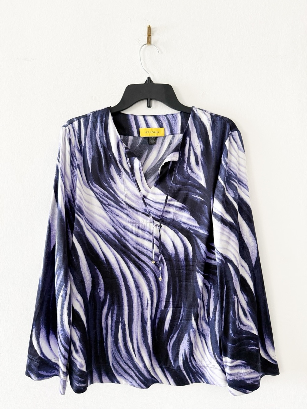St. John Satin Silk Abstract Marble Print Long Sleeve Blouse Size Medium (M) - Picture 1 of 10